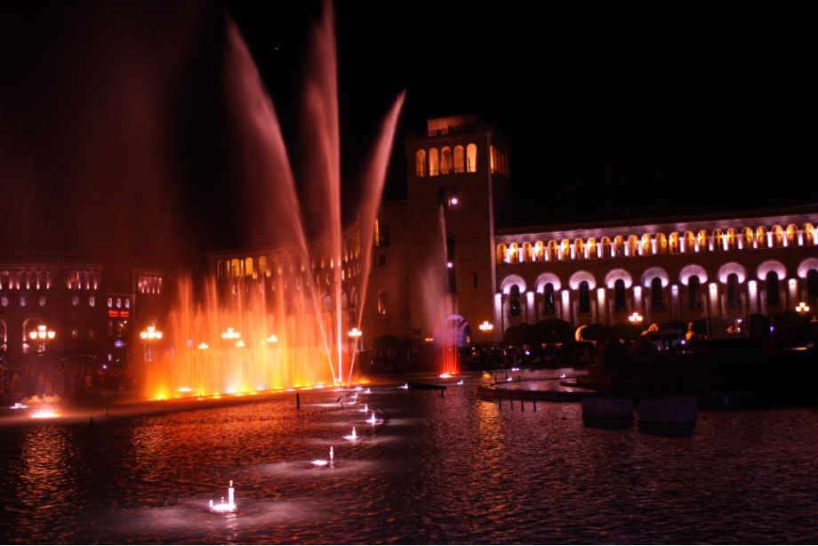 Фонтан в центре Еревана